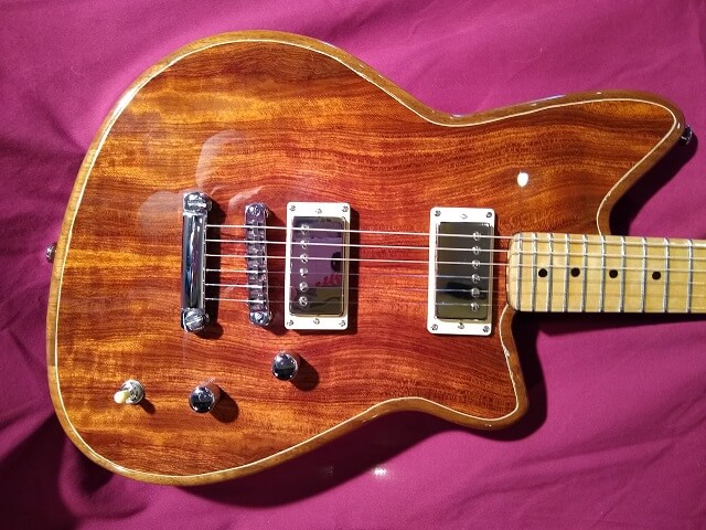 Completed photo of the Bubinga Pudding guitar.