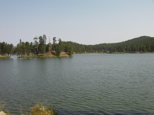 A closer view of the lake.