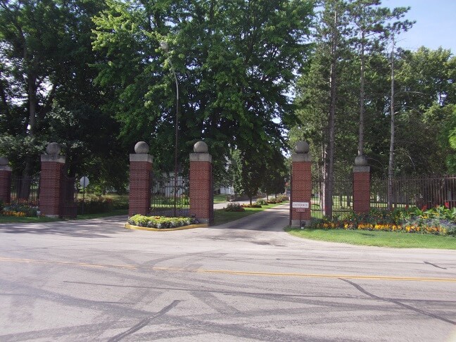 The main entrance to the Green Lake Conference Center.