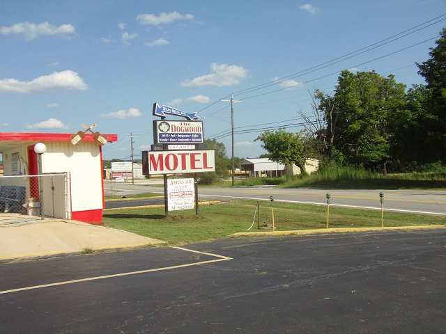 The Dogwood Motel in Mountain View, AR