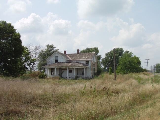 A picturesque abandoned house.