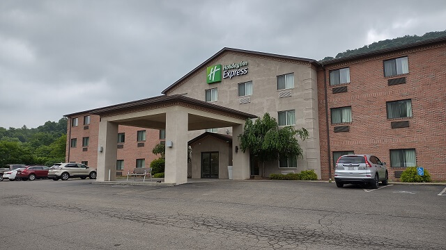 The Holiday Inn Express hotel where I stayed in Newell, WV.