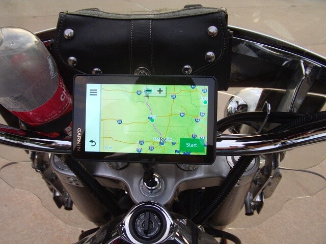 My new GPS mounted to the handlebars.
