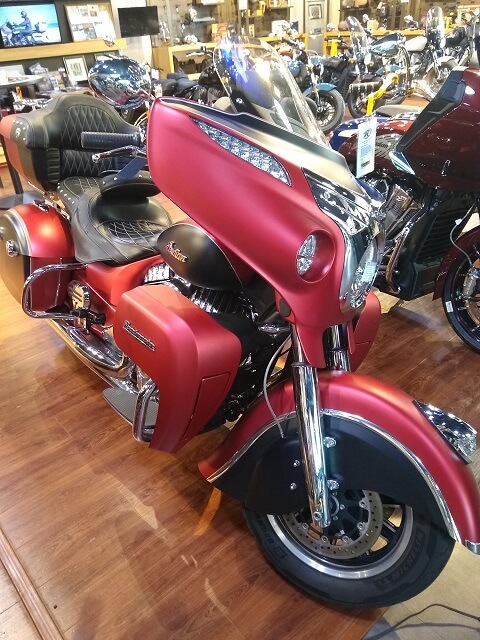 The front right side of the 2019 Indian Roadmaster Icon I came to look at.