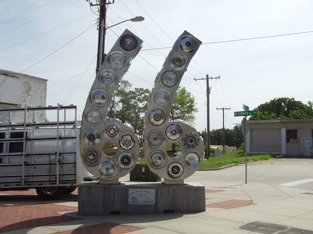 Road art along old Route 66 in Springfield, MO.