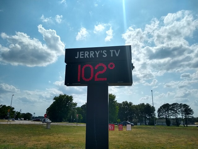 The temperature hit 102°F when I was passing through Sullivan, MO.