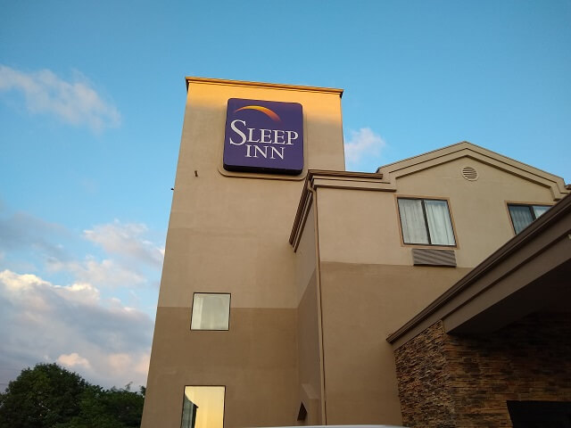 The Sleep Inn in northern Kansas City.