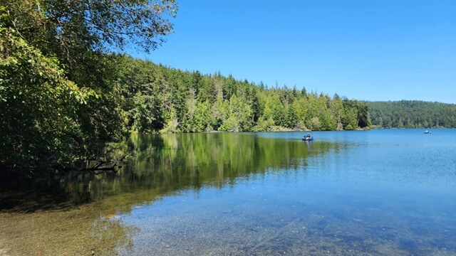 The very calm and clear water of Pass Lake.