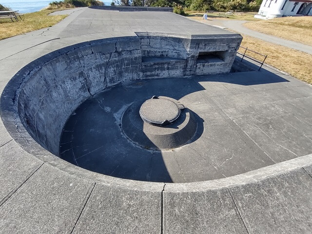 An empty site where a large cannon used to be mounted.