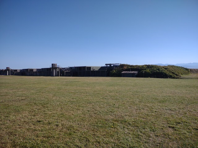 The guns of Battery Worth at Fort Casey state park.