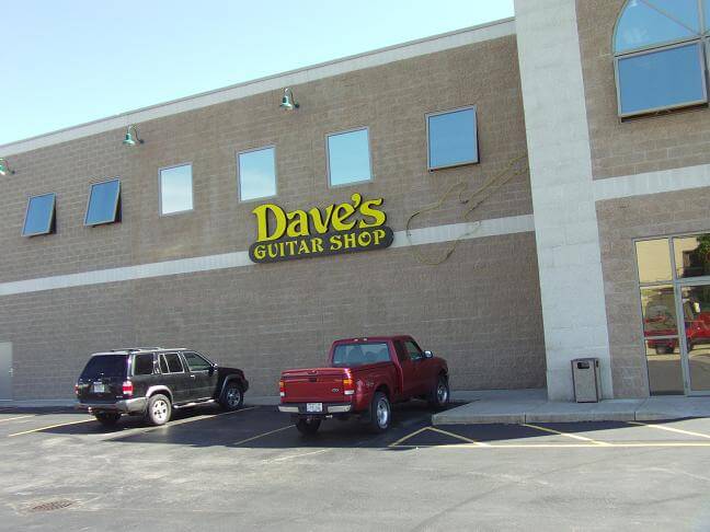 The rather unassuming exterior of Dave's Guitar Shop.