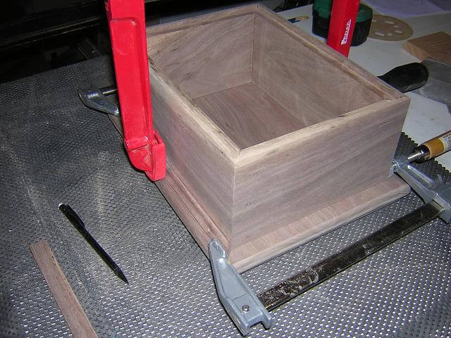 Gluing the molding to the urn.