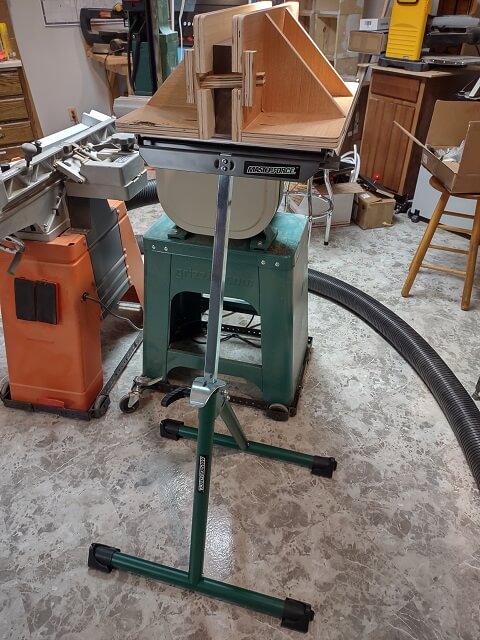 The new roller stand holding the resaw jig in place.