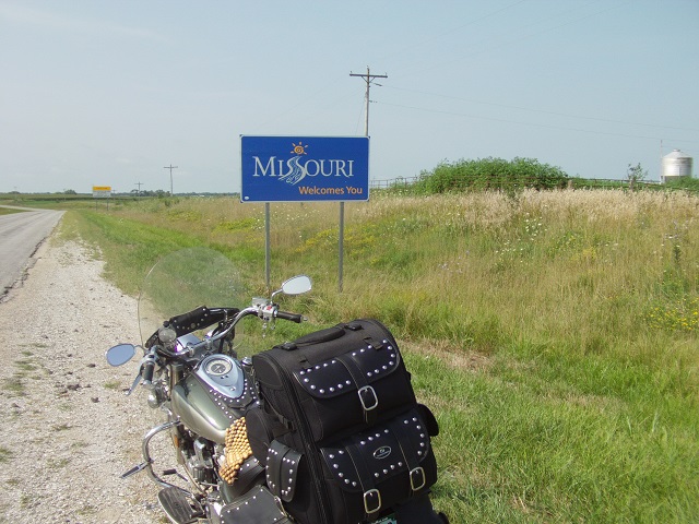 Welcome to Missouri sign on highway 202.