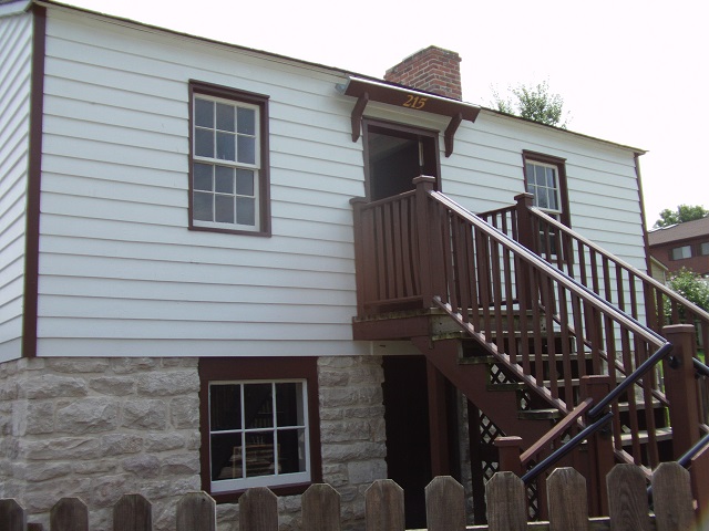 The Huckleberry Finn House historical landmark